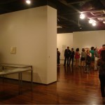 Pinturas, esculturas e fotografias fazem parte da exposição.